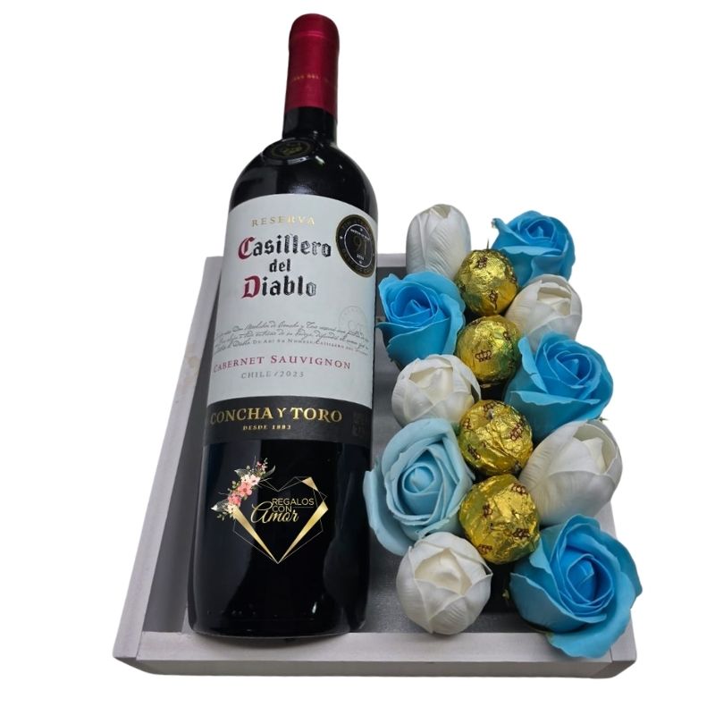 101 Base con Vino, Bombones, Tulipanes y Rosas Eternas Blancas y Celestes - Imagen 1